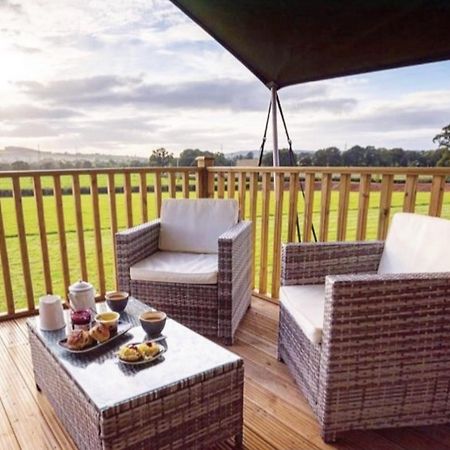Midleydown Luxury Glamping Hotel Exeter Bagian luar foto