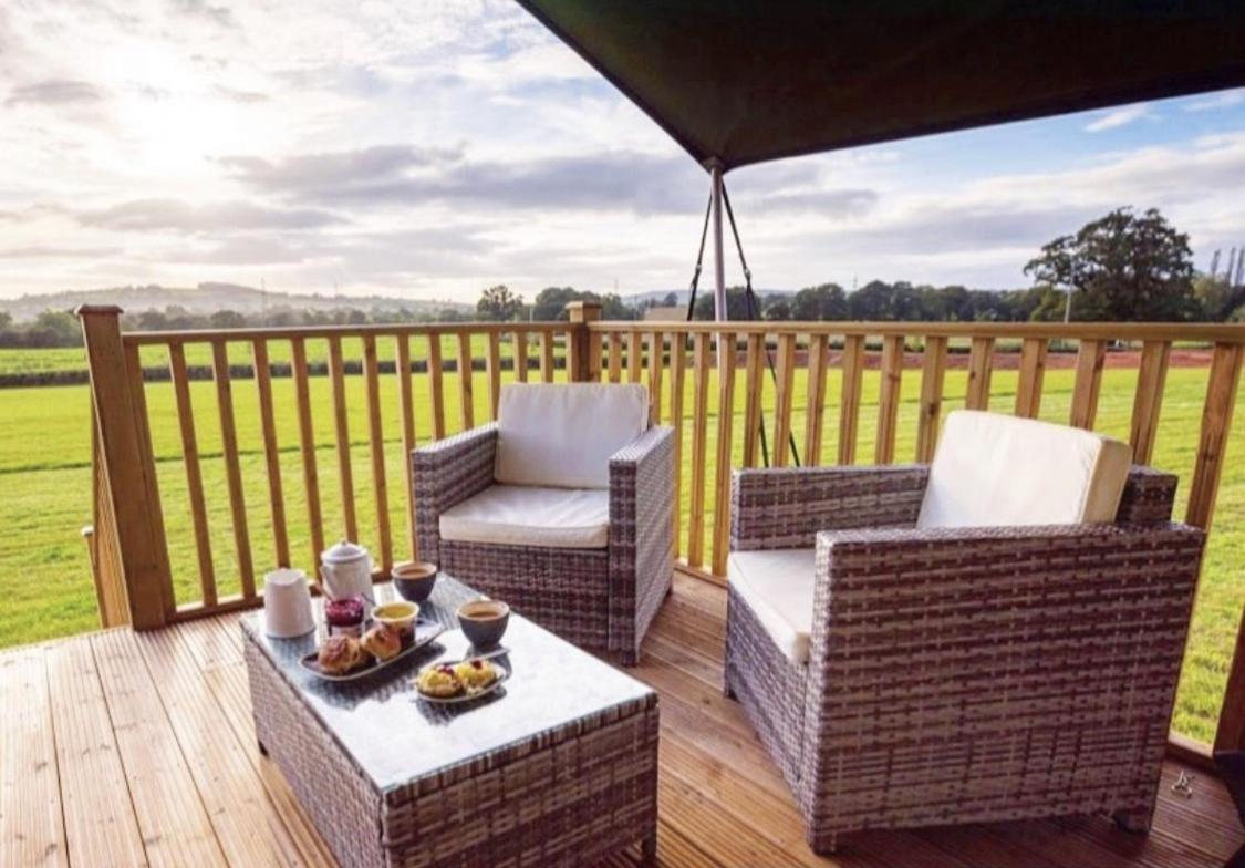 Midleydown Luxury Glamping Hotel Exeter Bagian luar foto
