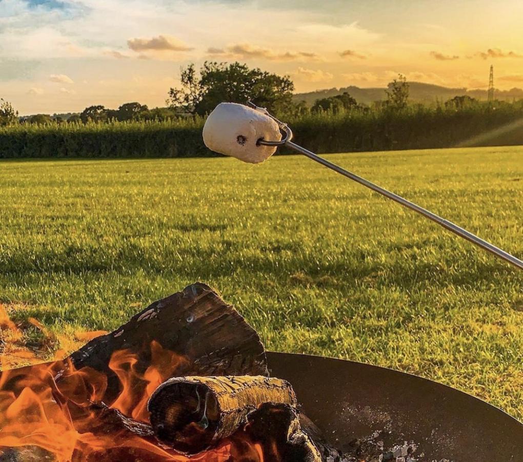 Midleydown Luxury Glamping Hotel Exeter Bagian luar foto