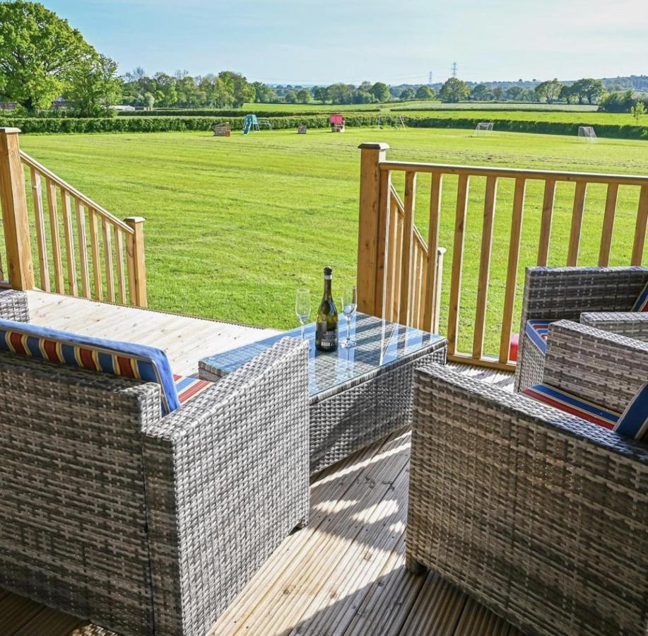 Midleydown Luxury Glamping Hotel Exeter Bagian luar foto