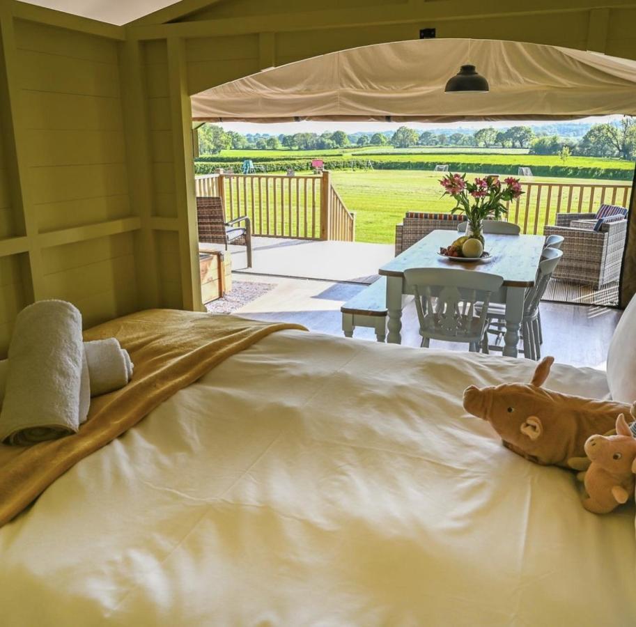 Midleydown Luxury Glamping Hotel Exeter Bagian luar foto
